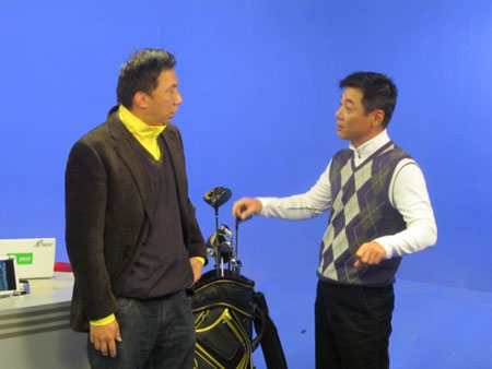 赵浚杰和邓乐军(图右)交流