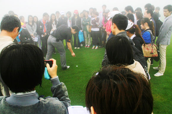 大雾萦绕 学员热情不减