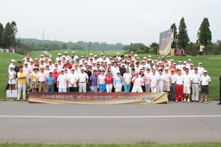 参赛嘉宾与明星合影留念