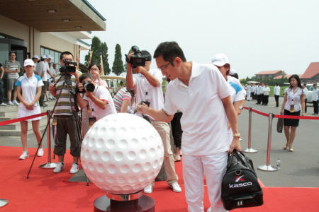 香港著名演员吴启华签名留念