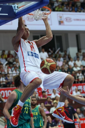 易建联今天的扣篮惊艳全场