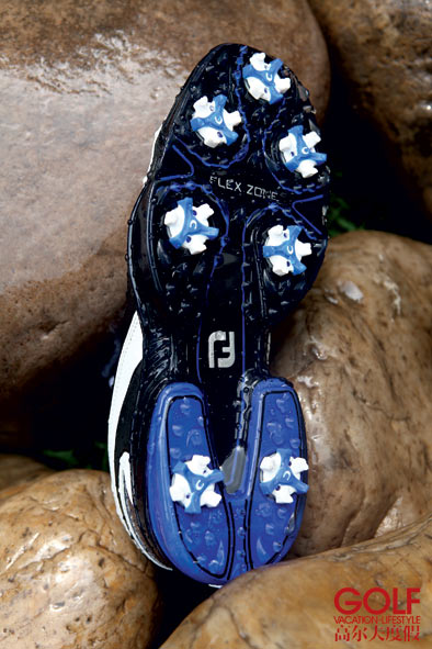 FootJoy球鞋鞋底防水能力超强