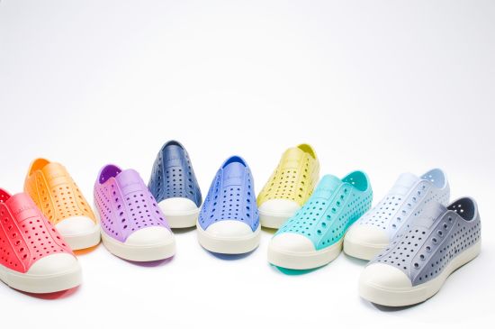 五颜六色独一无二的呼吸洞洞凉鞋