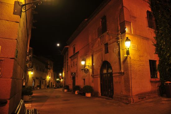 跨越80年的活历史 西班牙村