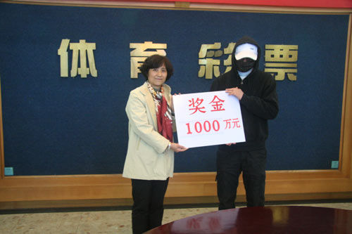 原来彩神是“口罩哥”