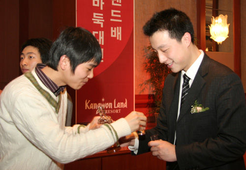 2006年中韩对抗赛开幕式 古力李世石对饮