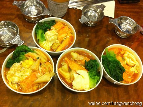 梁文冲微博上晒吴康春做的面条