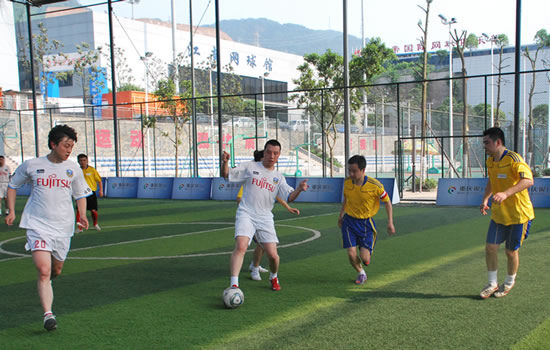 古力给刘世振做球