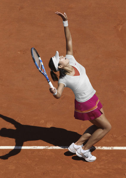 中国网球“女一号”李娜将身穿这款富有女性魅力的高性能网球裙进入到红土赛季的征战