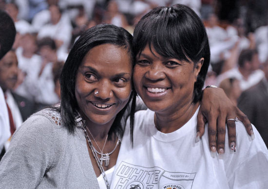 詹姆斯和韦德的妈妈都来助阵