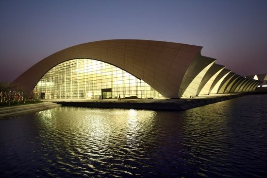 游泳馆“玉兰桥”