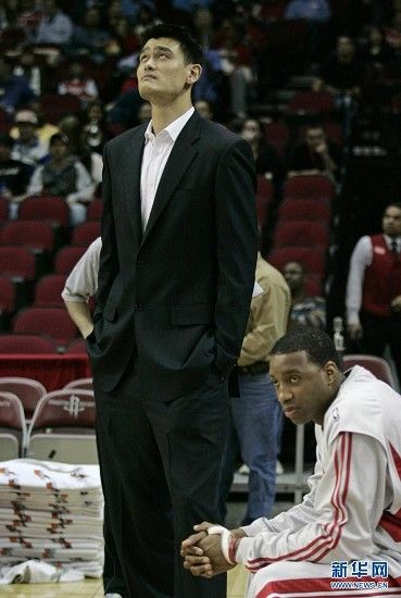 场边观战的姚明