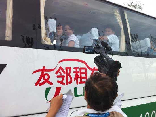 郭晶晶向记者招手