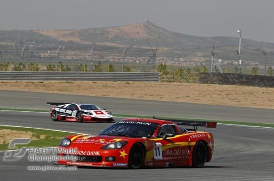 华裔车手董荷斌和邓波尔(Jeroen Den Boer)驾驶的11号雪佛兰克尔维特赛车(图片：FIA GT1)