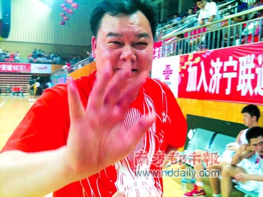 场下的林耀森很爱开玩笑。