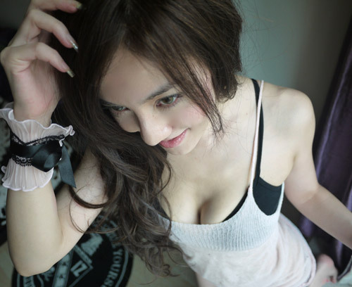 一个人沐浴叫洗澡，两个人洗澡叫沐浴