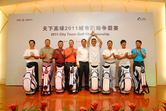 团体总杆冠军：江南高尔夫俱乐部