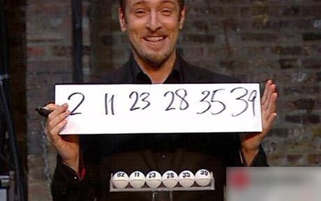 不可能的概率：英国魔术大师预测出中奖彩票的全部号码