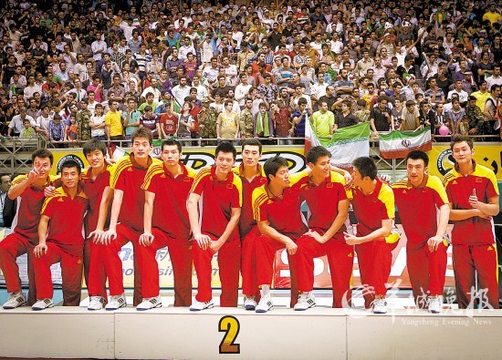 中国男排在亚锦赛登上领奖台