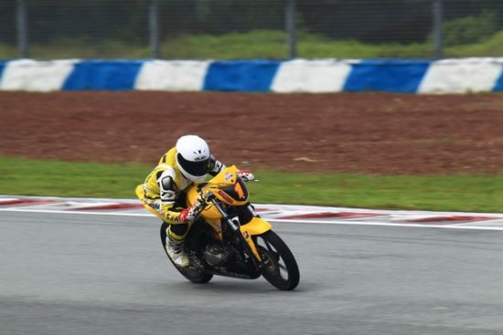 SYM极光车队邱明贤获得150cc组杆位