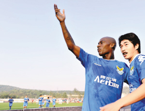 力帆旧将金尼和赵和靖 