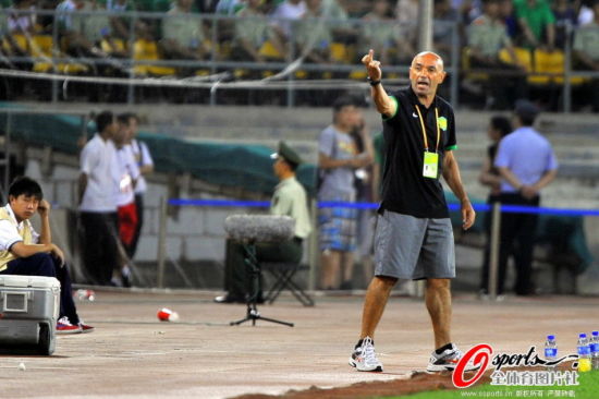 帕切科怒竖中指