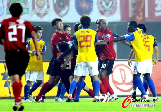 穆里奇“拽发门”