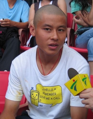 陈志钊现身看台