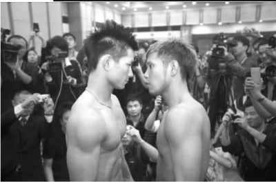 杨建平(左)、祖根寿麻大战未开，火药味已十足。记者  李丹 摄