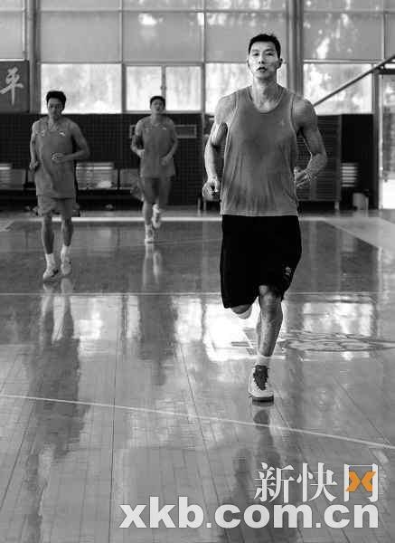 ■NBA劳资谈判仍在进行中，易建联至少可以参加8场CBA比赛。 