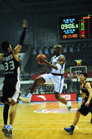 马布里开始表演。 晨报记者 郝笑天/摄