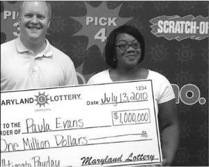 母亲埃文斯庆祝赢得100万美元大奖