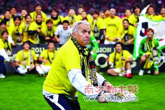 　　内尔西尼奥以多变的战术、细腻的团队配合及顽强的作风，令柏太阳神在两年内创造了日本版的“凯泽斯劳滕神话”。IC图片