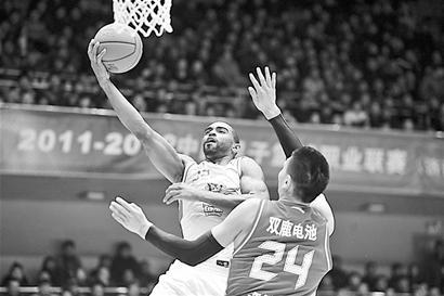 端正态度的安德森状态回升 本版照片均由记者谢永亮 摄