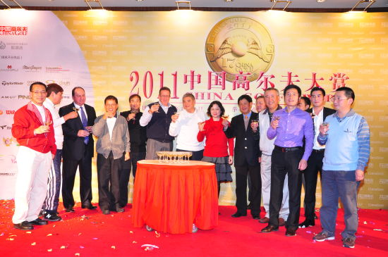 祝酒仪式中圆满落幕