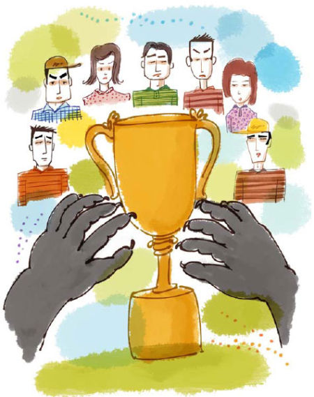 伸向奖品的那只黑手