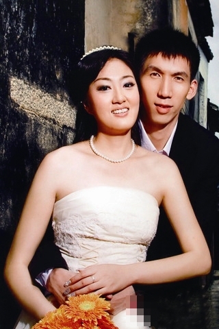 男：张凯 女：牛姗姗