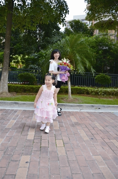 邱彪的妻子和女儿