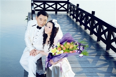 男：牛钢 女：何远鹃