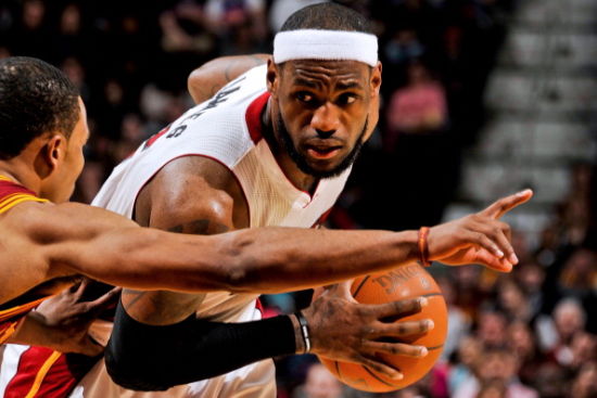 詹姆斯开场就拿出100%本事