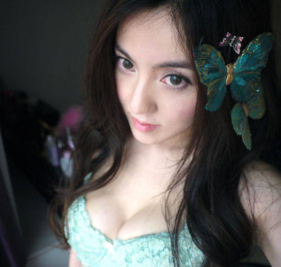 当灵魂度过忘川便遗忘生前的种种，把曾经的一切留在彼岸，开成了妖艳的花