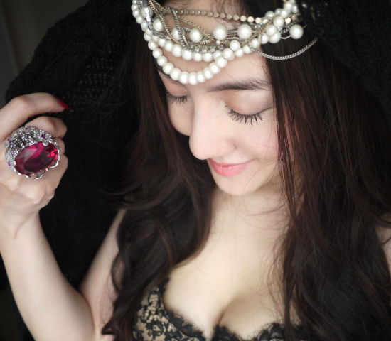 金钱是自大的捷径，而自大是罪恶的捷径。