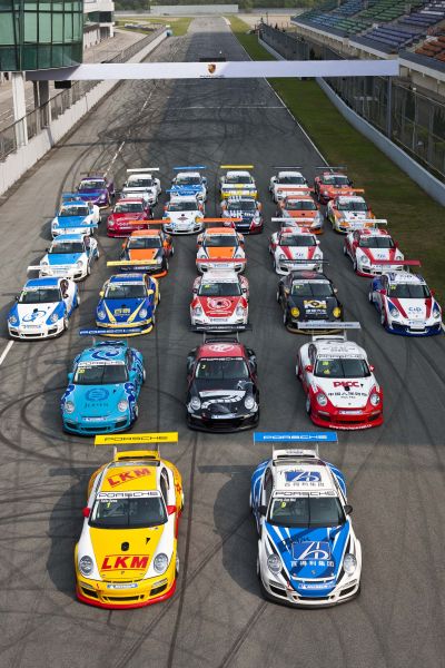 保时捷911 GT3 Cup 赛车列队整装待发