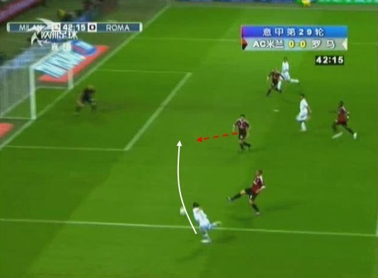 图17 加戈左路低平球传中