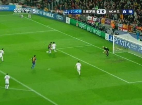 图2 内斯塔成功防守住法布雷加斯的转身