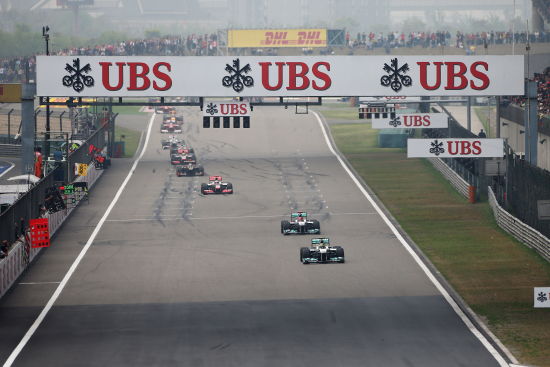 车队嘱咐罗斯伯格和舒马赫至少用软胎坚持到第十三圈。