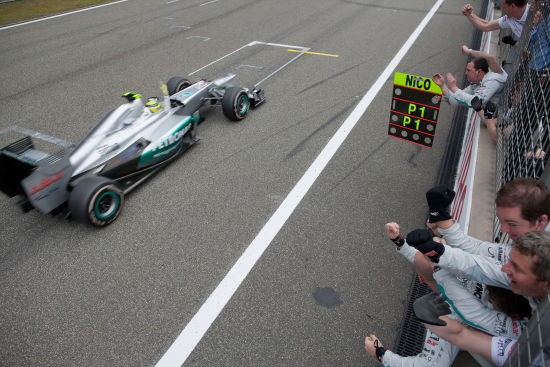 罗斯－布朗的车队在周五连夜对赛车进行了改进，提高了轮胎的使用寿命。