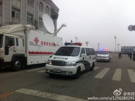 蔚少辉被押送到法院