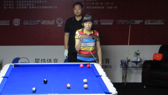 王英超在对手手握5个赛点的情况下顽强扳平