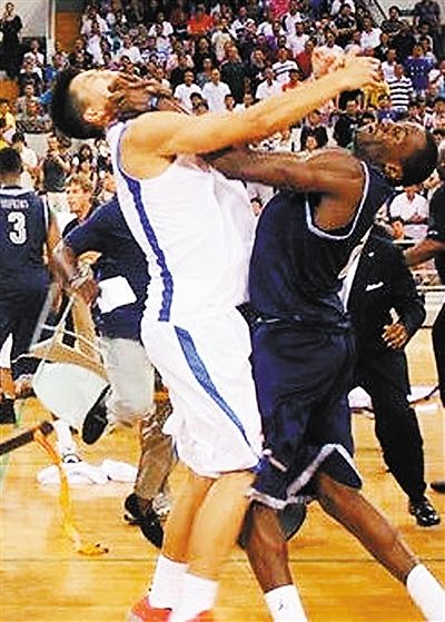 2011年8月18日，八一男篮与美国乔治城大学男篮发生斗殴。